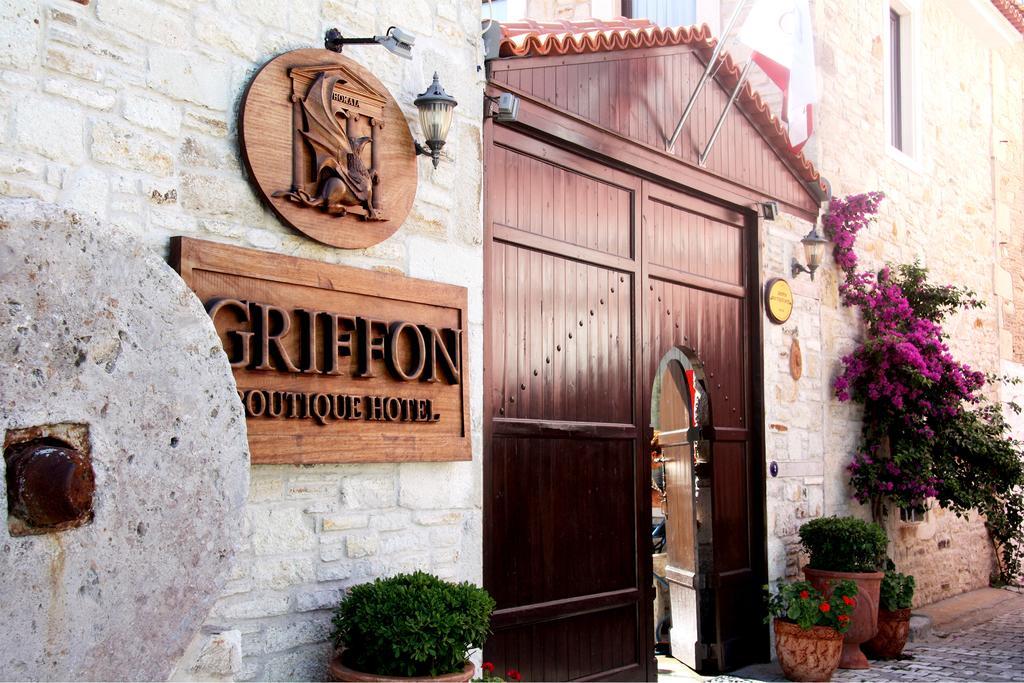 Griffon Hotel Yenifoca Luaran gambar
